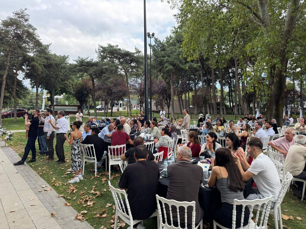 Merinos Park Restoran Kır Bahçesi