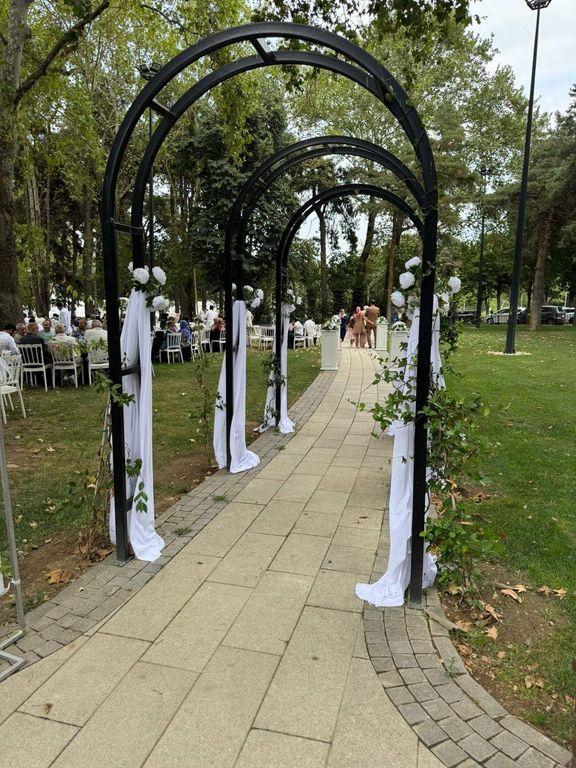 Merinos Park Restoran Kır Bahçesi