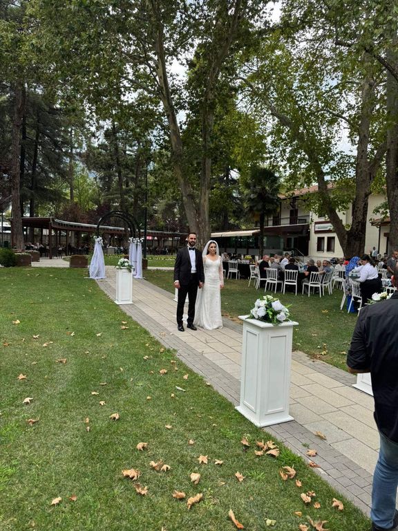 Merinos Park Restoran Kır Bahçesi