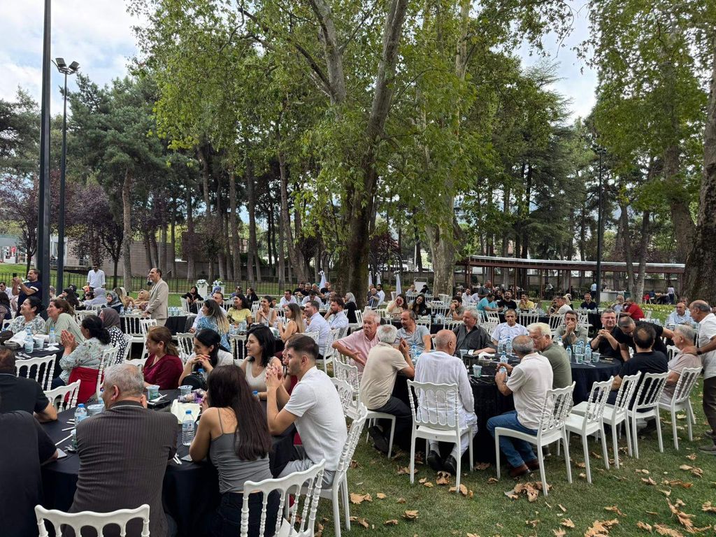 Merinos Park Restoran Kır Bahçesi