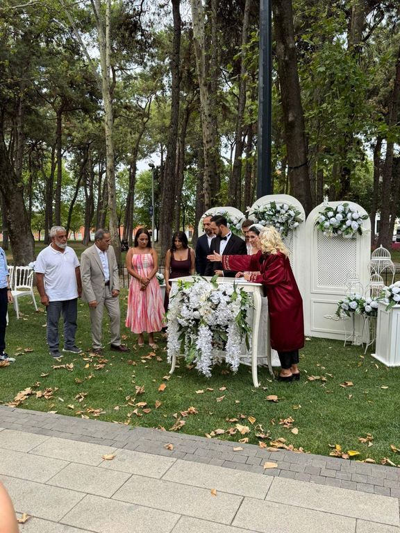 Merinos Park Restoran Kır Bahçesi