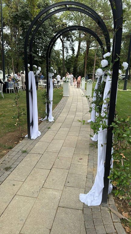 Merinos Park Restoran Kır Bahçesi