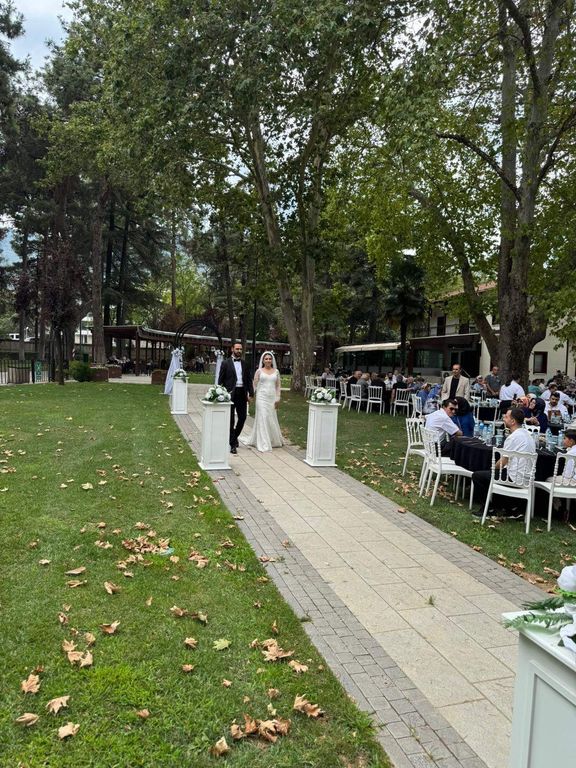 Merinos Park Restoran Kır Bahçesi