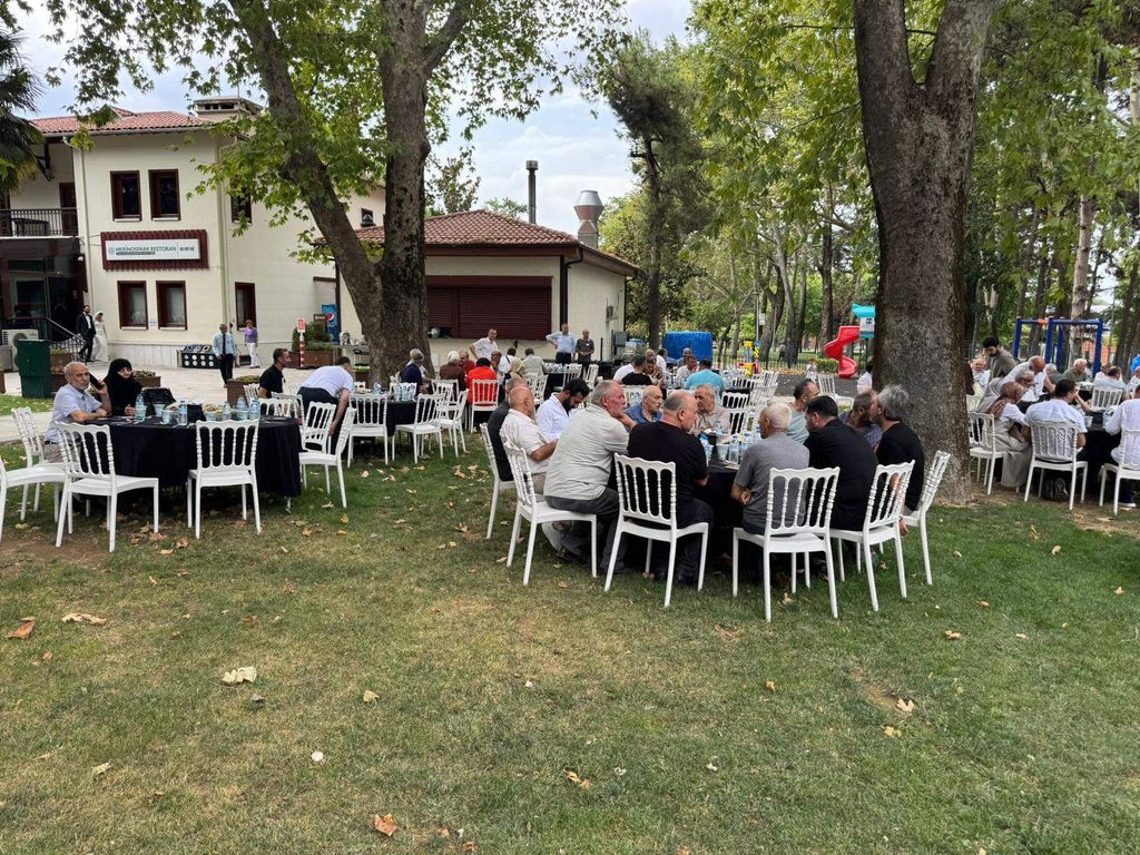 Merinos Park Restoran Kır Bahçesi