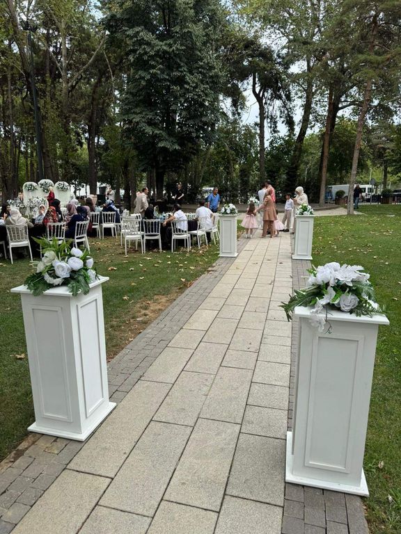 Merinos Park Restoran Kır Bahçesi