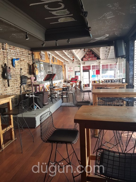 Blackboard Cafe & Bar