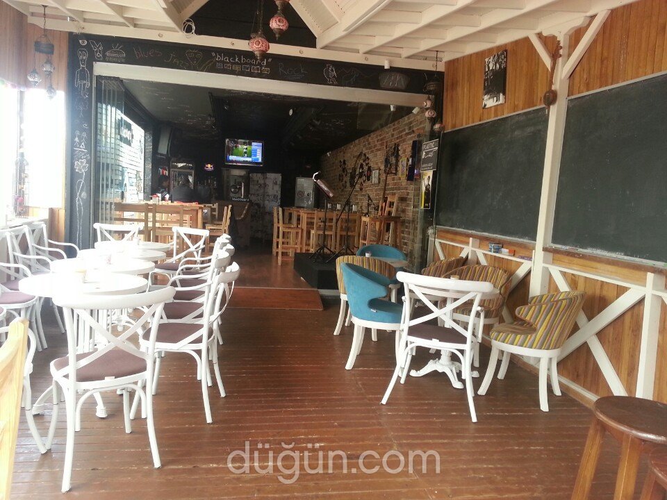 Blackboard Cafe & Bar