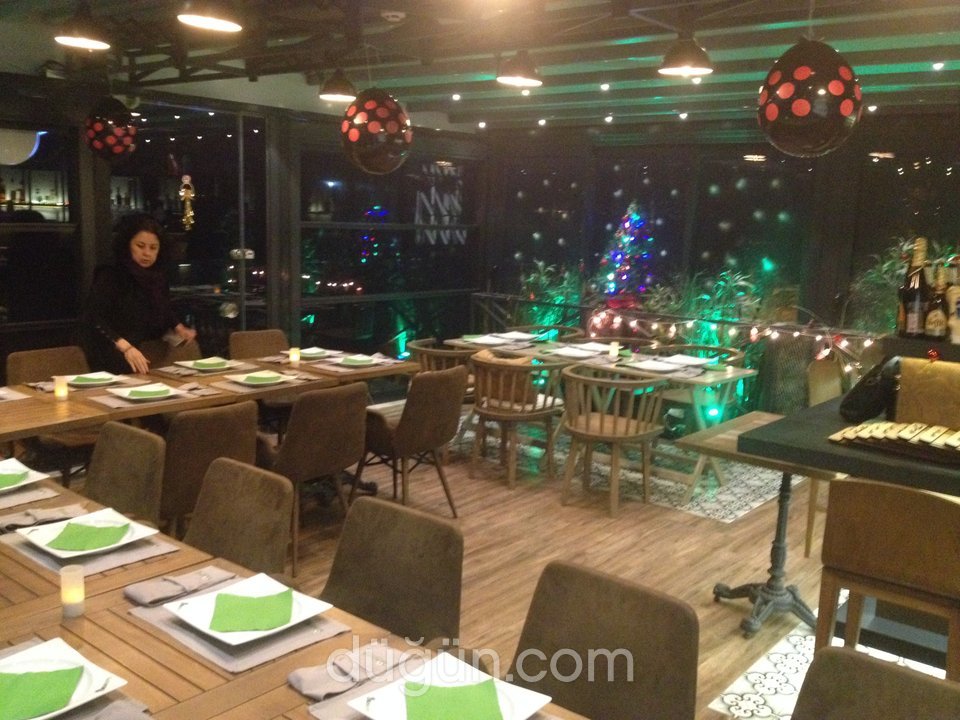 Tapavino Cafe & Restaurant