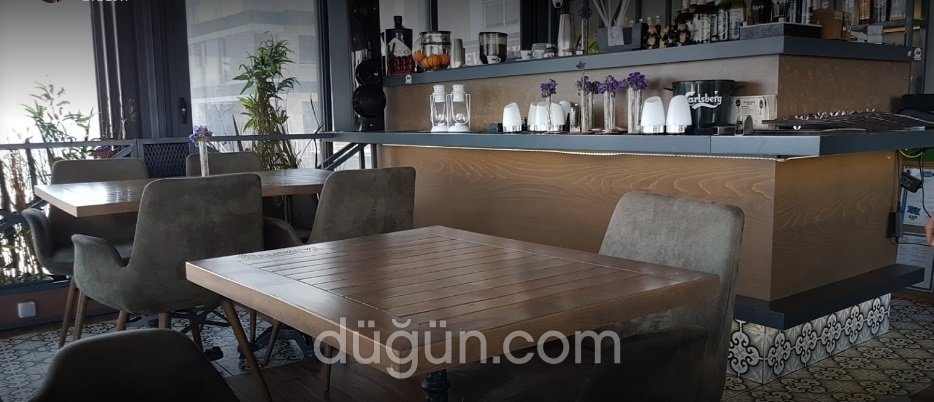 Tapavino Cafe & Restaurant