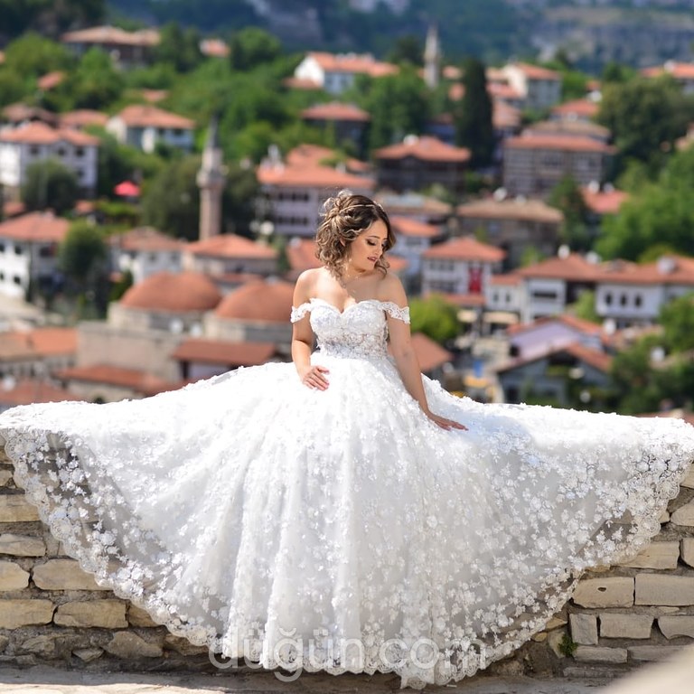 Kıvılcım Gelinlik & Modaevi