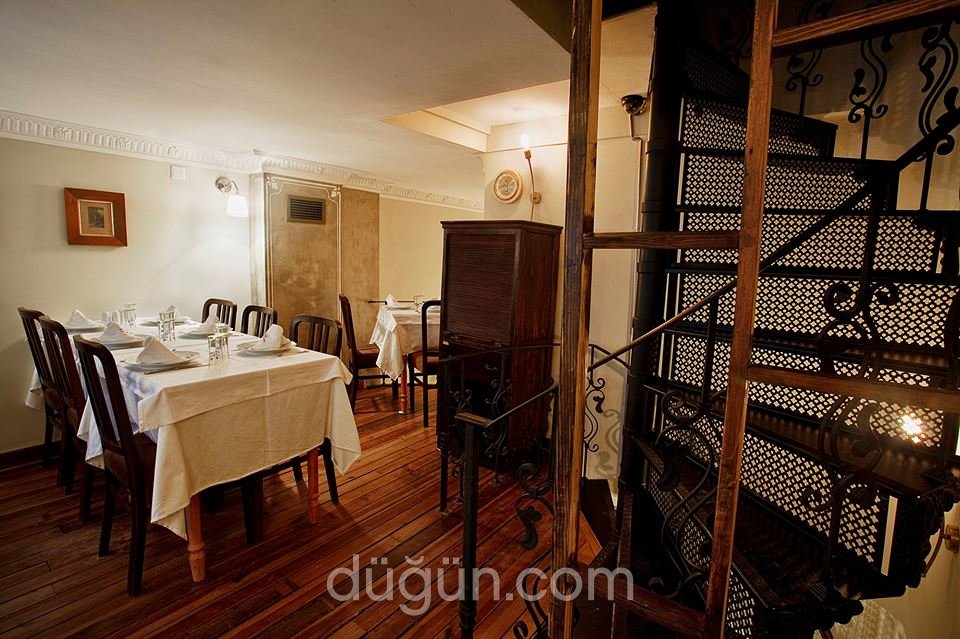 Latife Hanım Meyhanesi