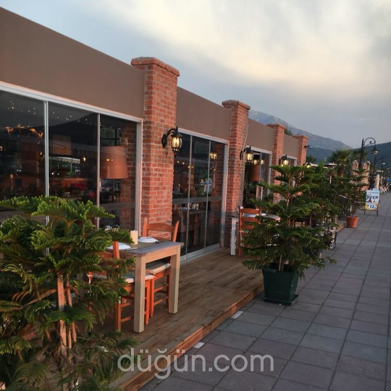 Denizatı Restaurant & Bar