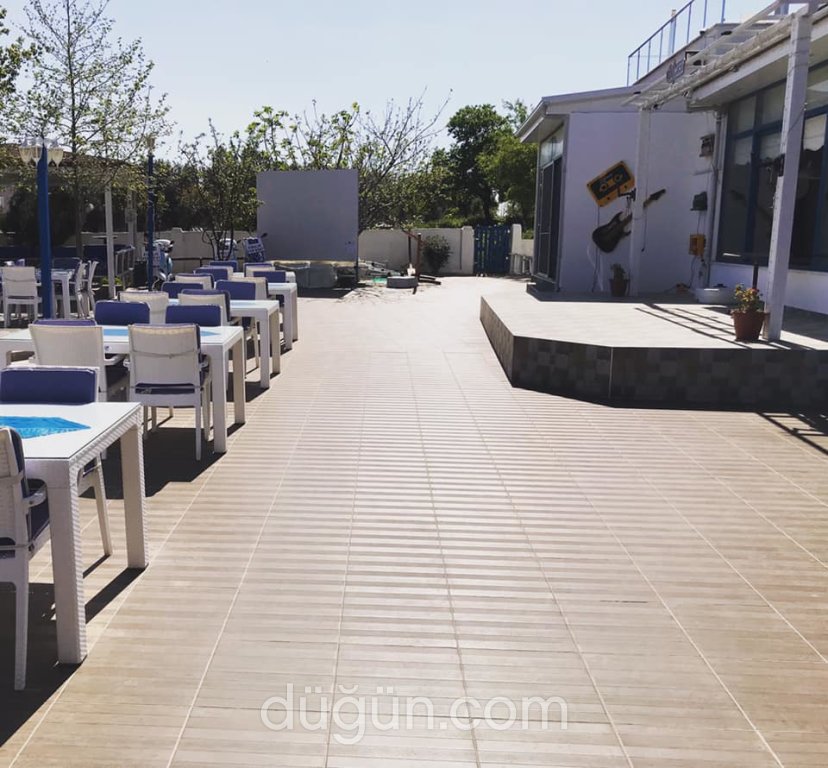 Mavi Restaurant & Bistro