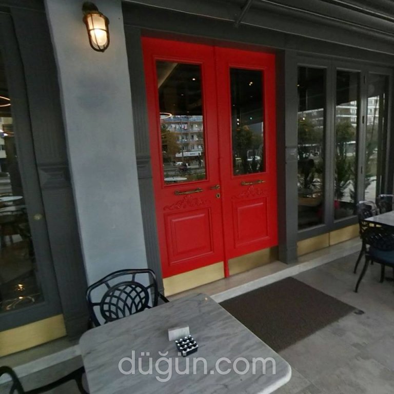 Rosso Cafe & Bistro & Ristorante