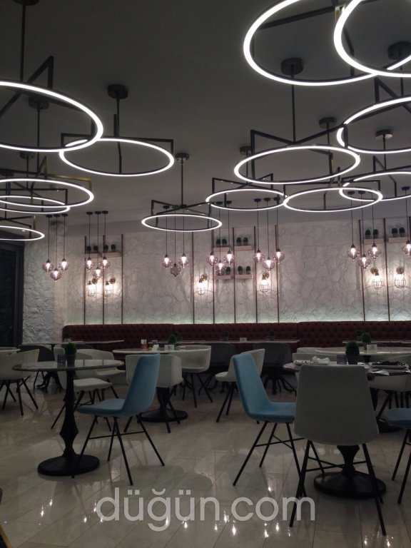 Rosso Cafe & Bistro & Ristorante