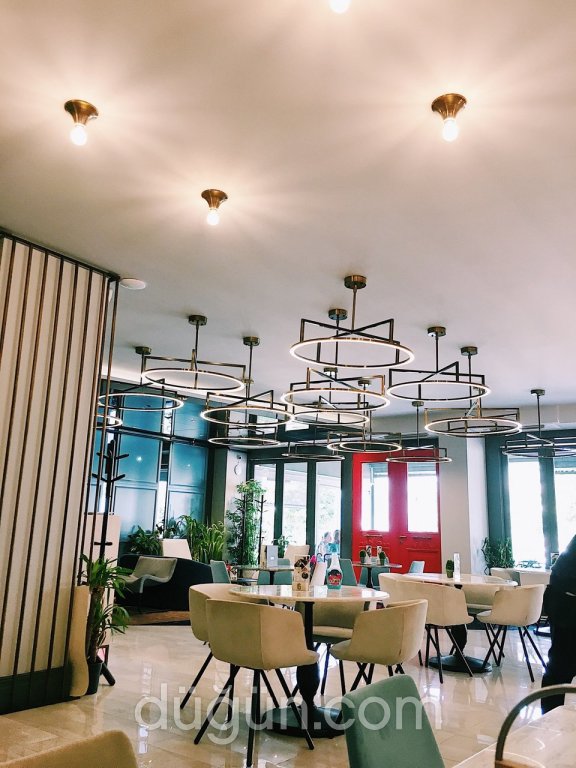 Rosso Cafe & Bistro & Ristorante