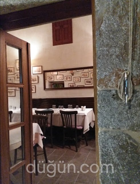 İki Sandal Meyhanesi