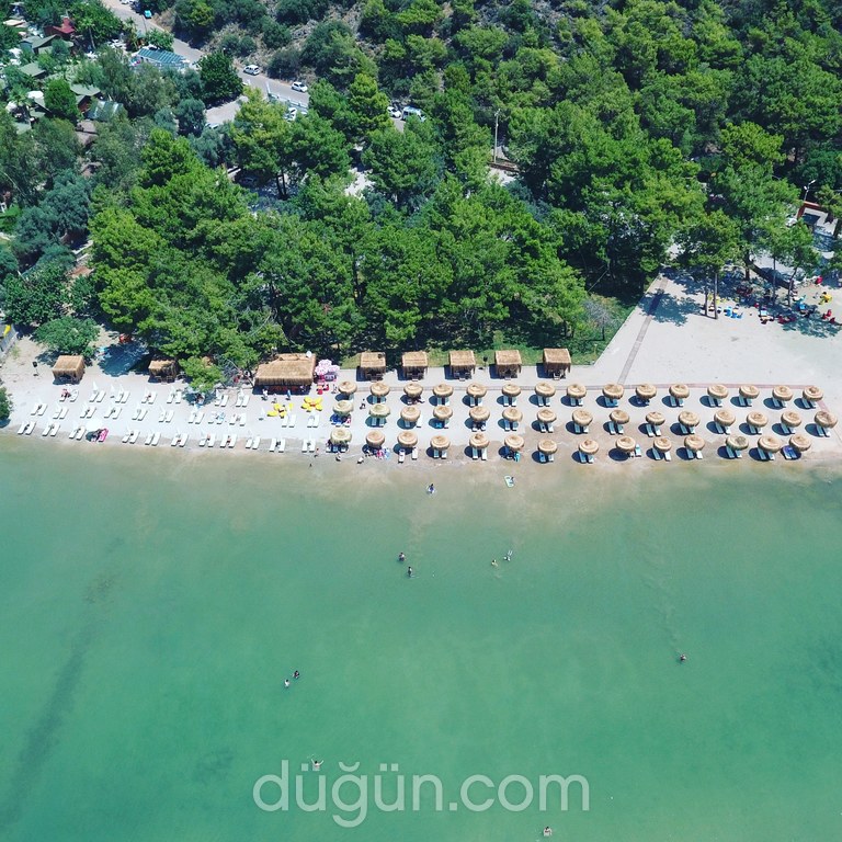 Green Pine Beach & Bungalows