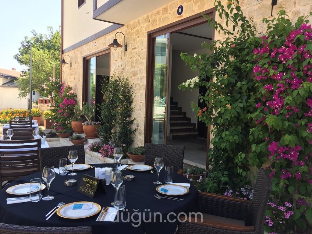 Aphrodite Restaurant & Lounge