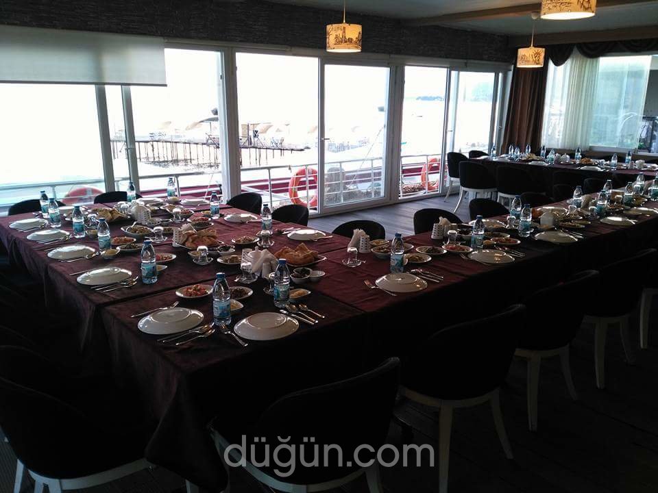 Kıyı Cafe & Beach Restaurant