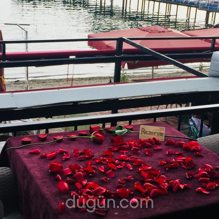 Kıyı Cafe & Beach Restaurant