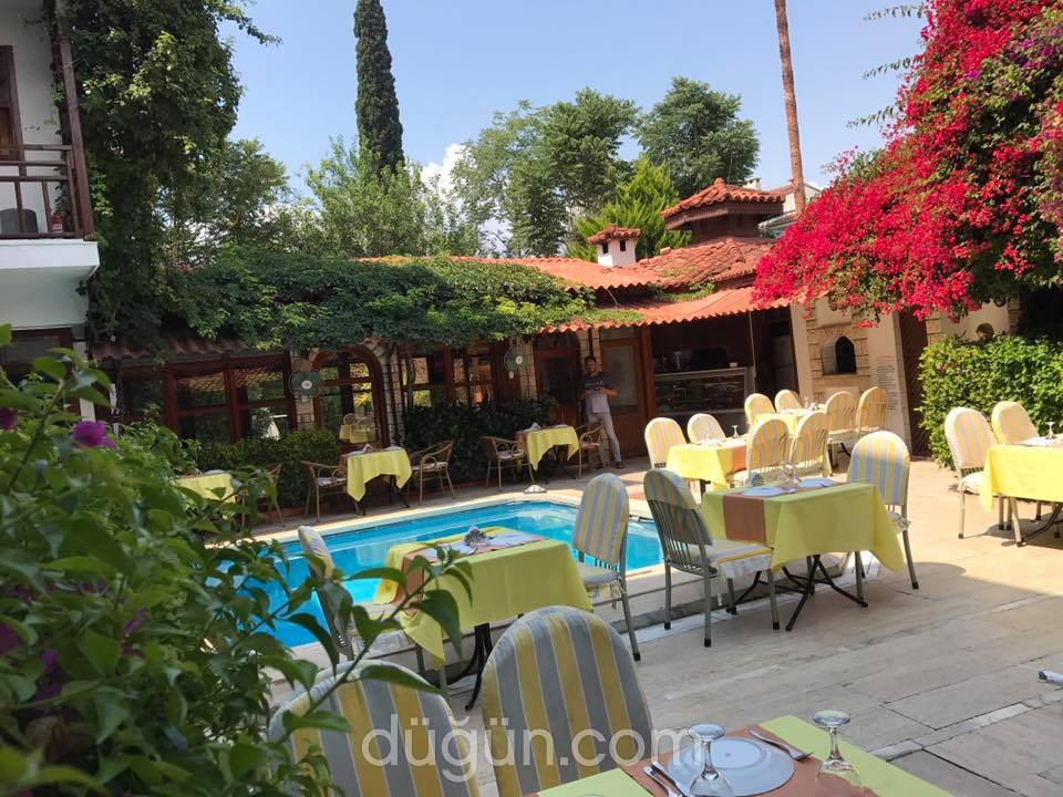Karyatit Hotel