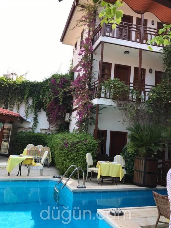 Karyatit Hotel