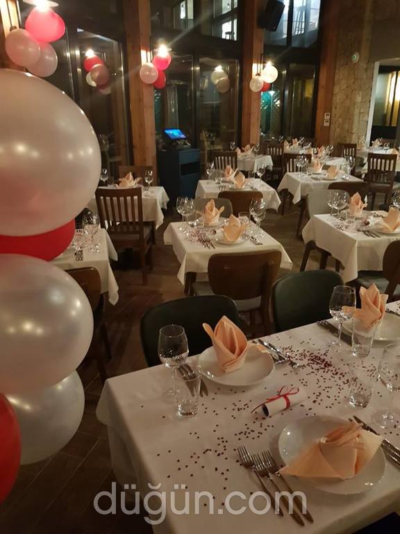 Gillham Wineyard Hotel