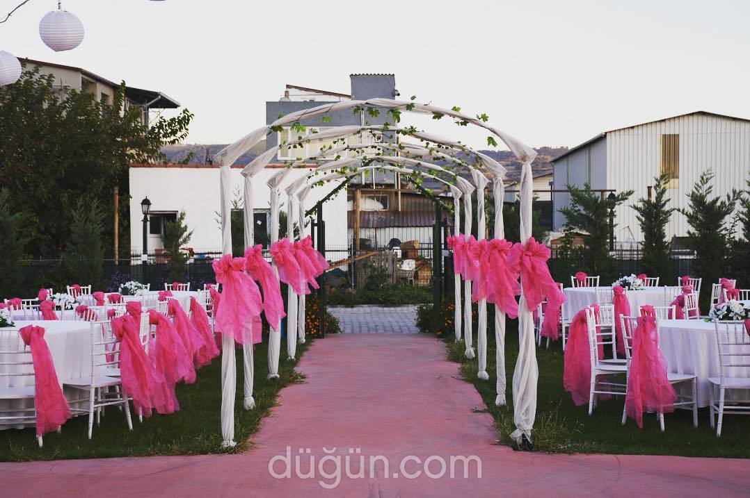 Sadıçoğlu Garden Class Kır Düğünü