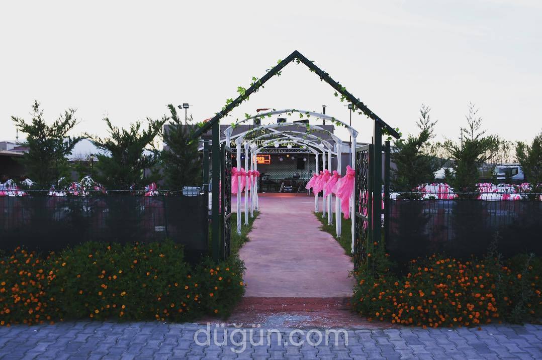 Sadıçoğlu Garden Class Kır Düğünü