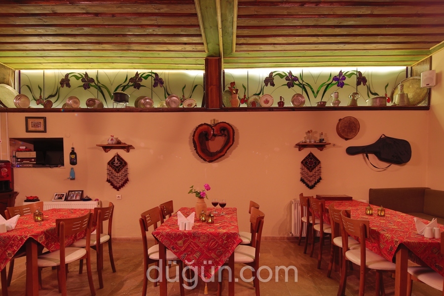 Jerveni Cave Hotel