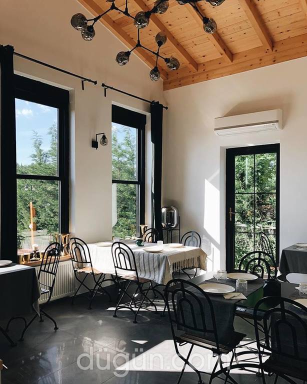 Mari Restaurant