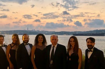 Özgen Akçagül Blue Note Orkestrası