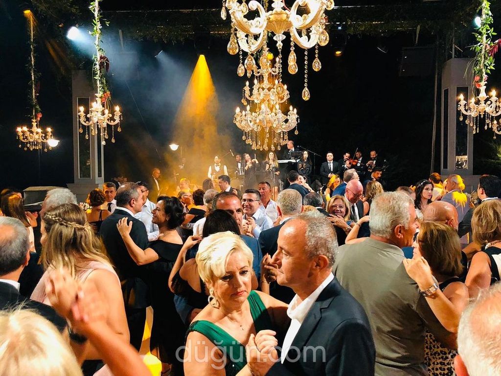 Özgen Akçagül Blue Note Orkestrası