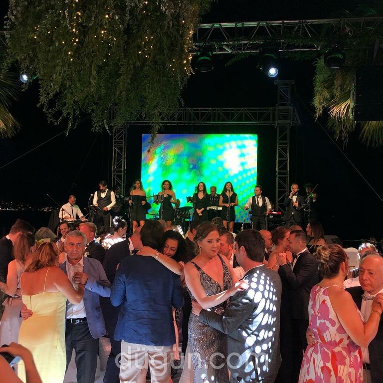 Özgen Akçagül Blue Note Orkestrası