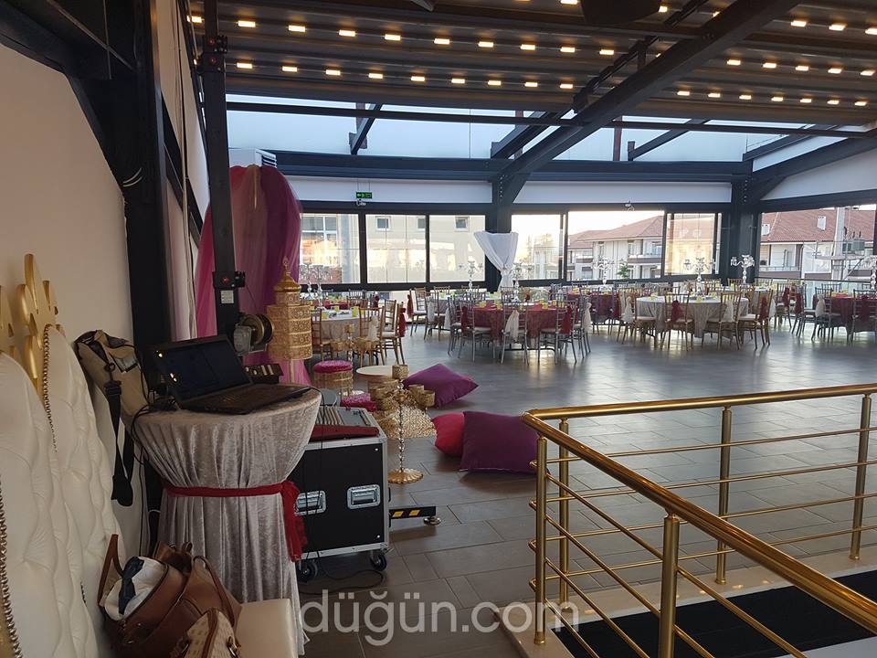 Rönesans Toplantı ve Düğün Salonu