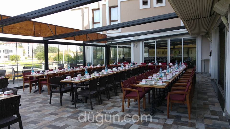 Müezza Cafe & Bistro