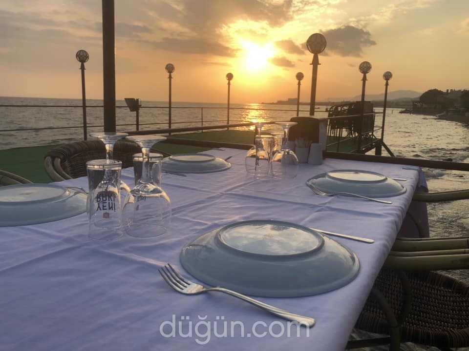 Set Beach & Restaurant