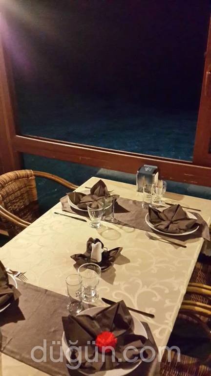 Set Beach & Restaurant