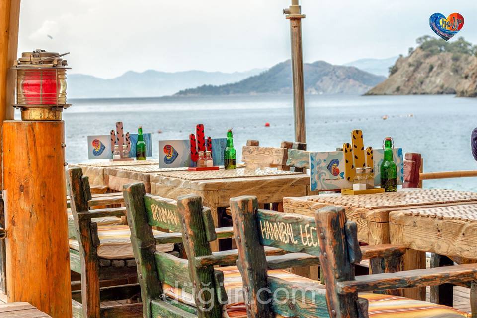 Help Beach and Yacht Club