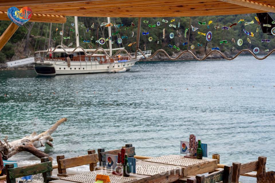 Help Beach and Yacht Club