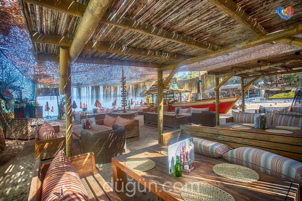 Help Beach and Yacht Club