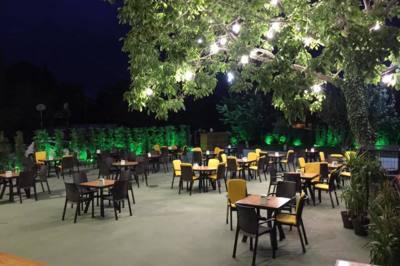 Villa Port Cafe & Restaurant