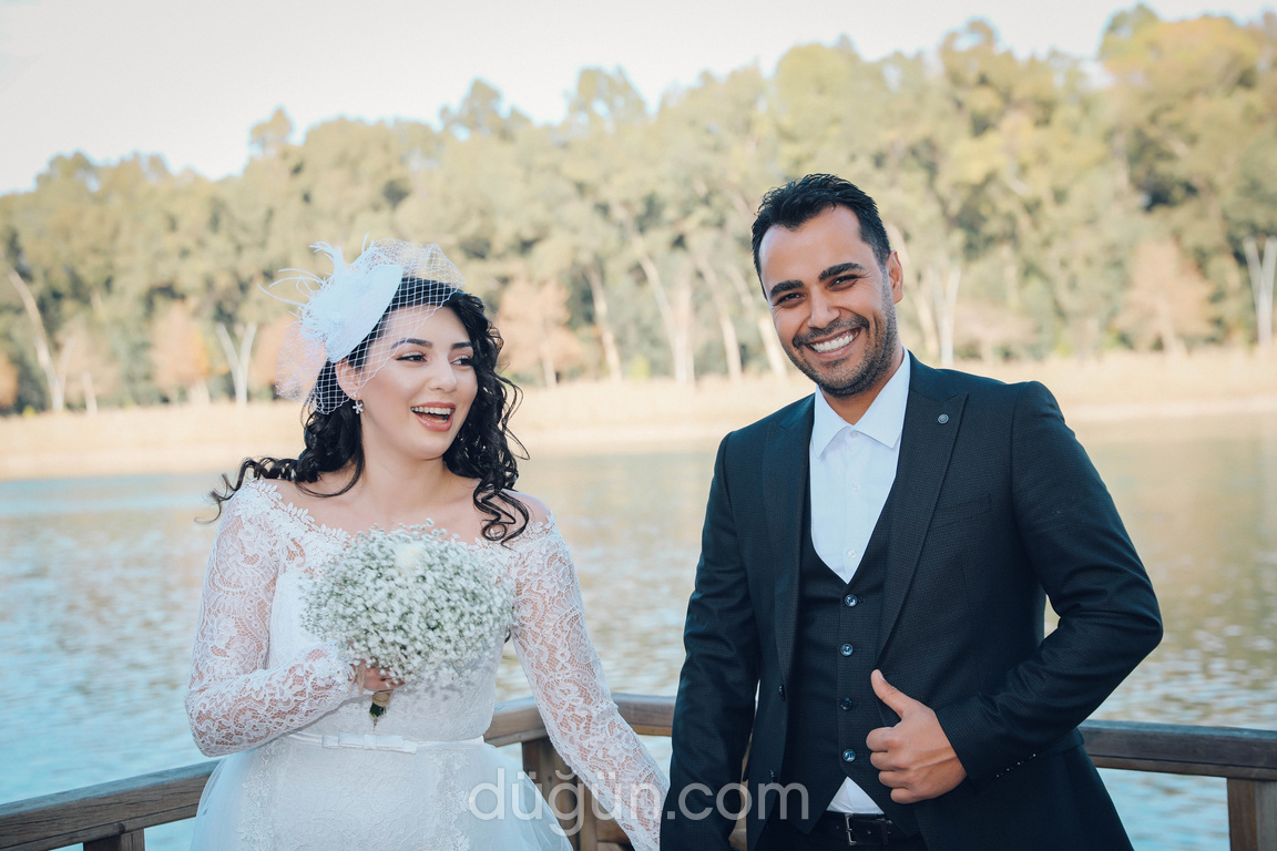 Mutluluğa Poz Ver