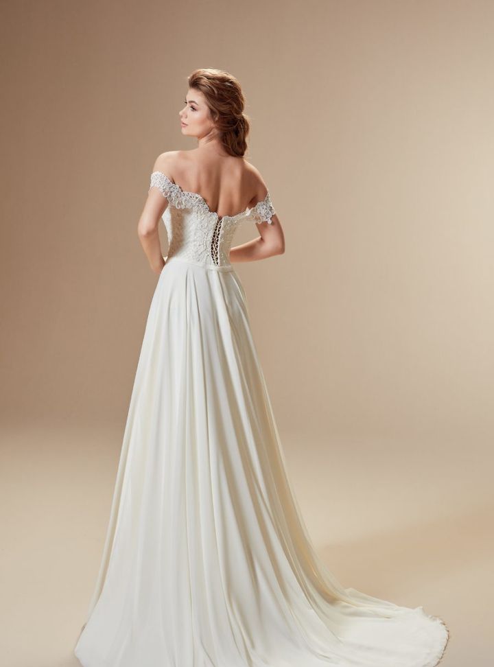 UGB190212  Sırt Dekolteli Düşük Omuz Düz Kesim Gelinlik