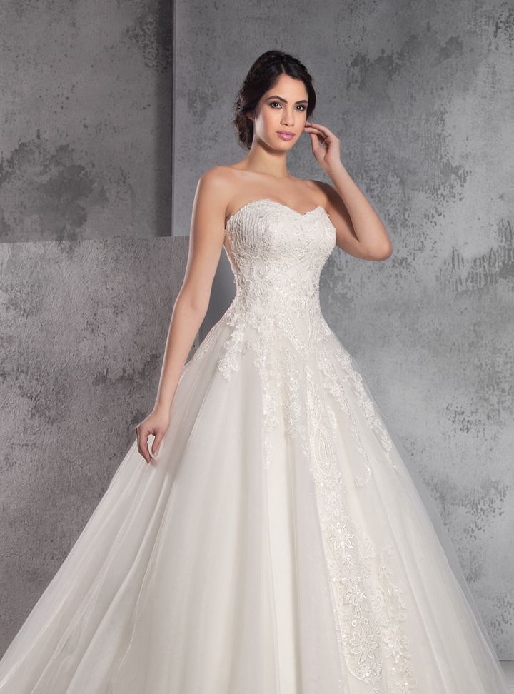 UGB170080  A Kesim Straplez Göğüs Dekolteli Gelinlik