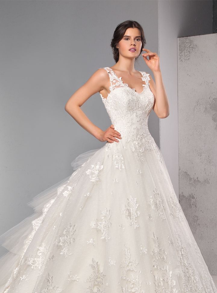 UGB170036  A Kesim V Yaka Göğüs Dekolteli Gelinlik