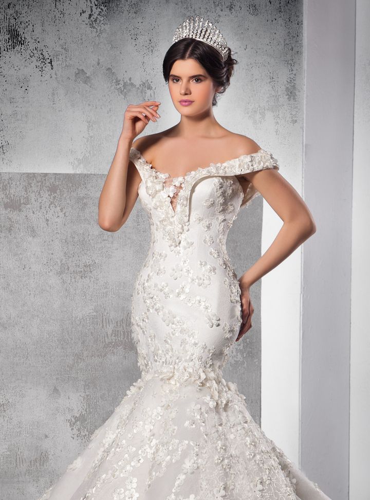 UGB170122  Balık Kesim Düşük Omuz Göğüs Dekolteli Gelinlik