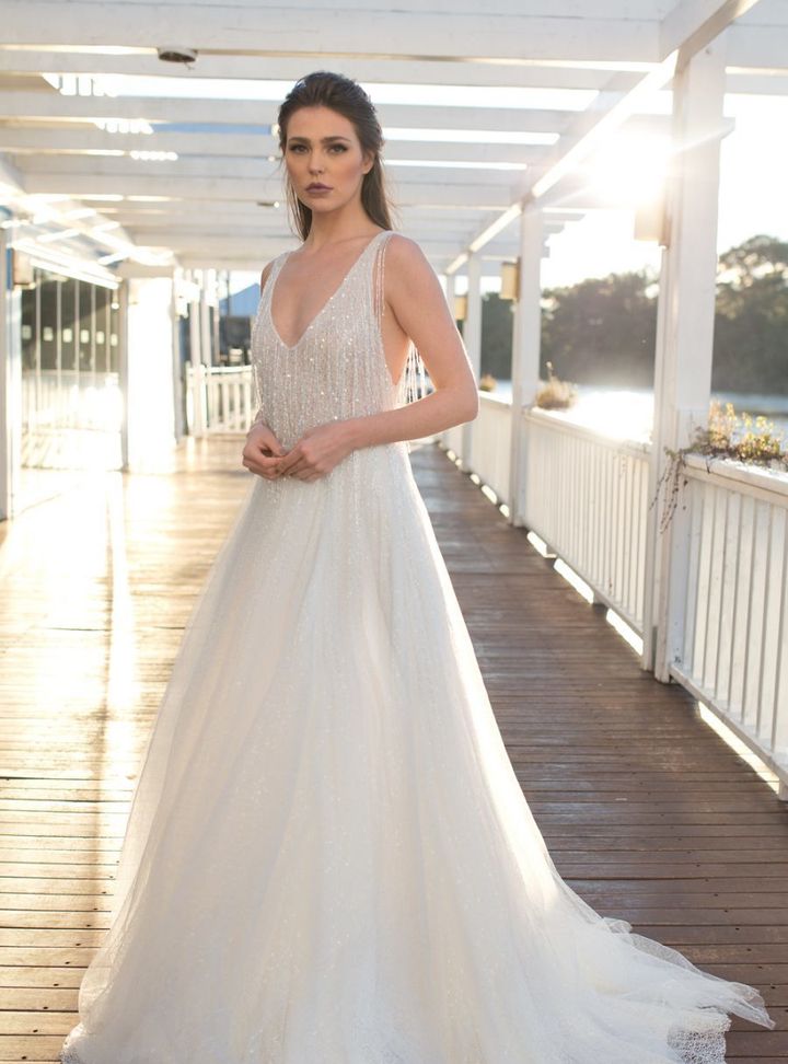 UGB190168  V Yaka Düz Kesim Göğüs Dekolteli Gelinlik