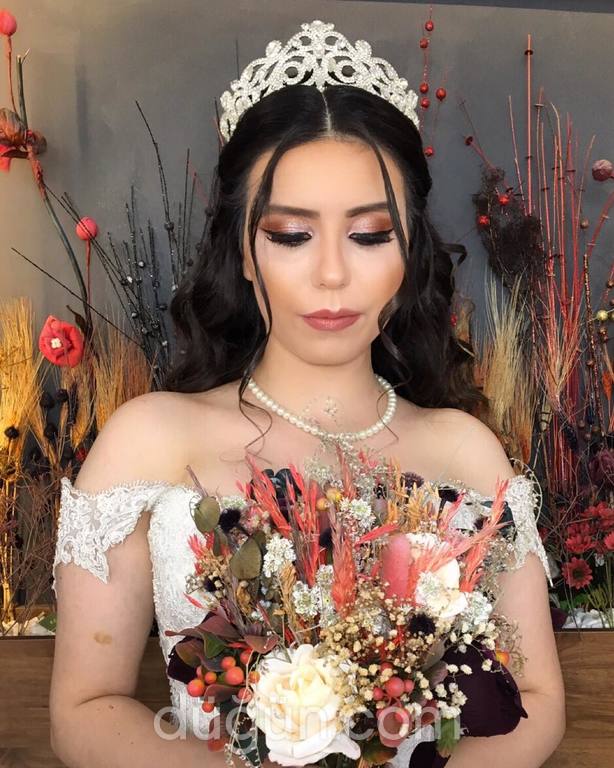 Make Up Artist Fatma Yaramış